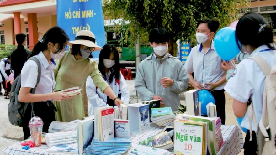 Sách và tuổi trẻ học đường đến với học sinh vùng xa Đắk Lắk