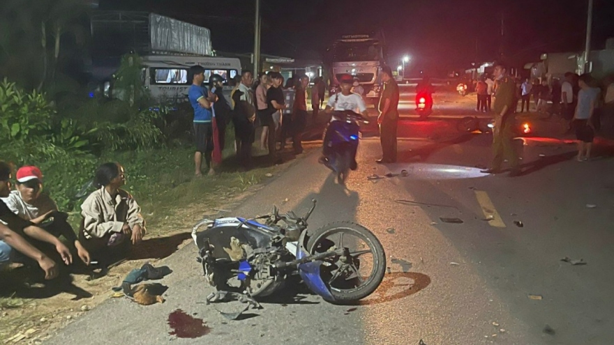 Xe máy tông nhau trên đường Trường Sơn Đông làm 2 người chết