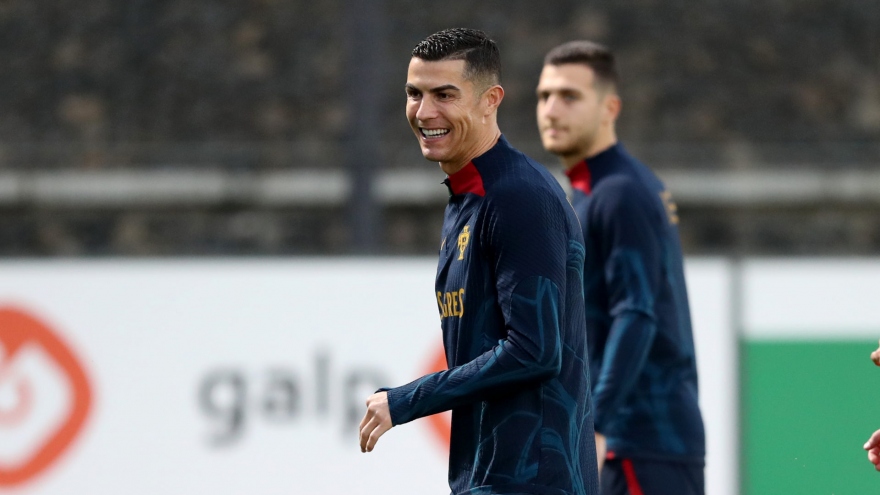 Ronaldo hào hứng tập luyện ở ĐT Bồ Đào Nha, khẳng định tham vọng vô địch World Cup