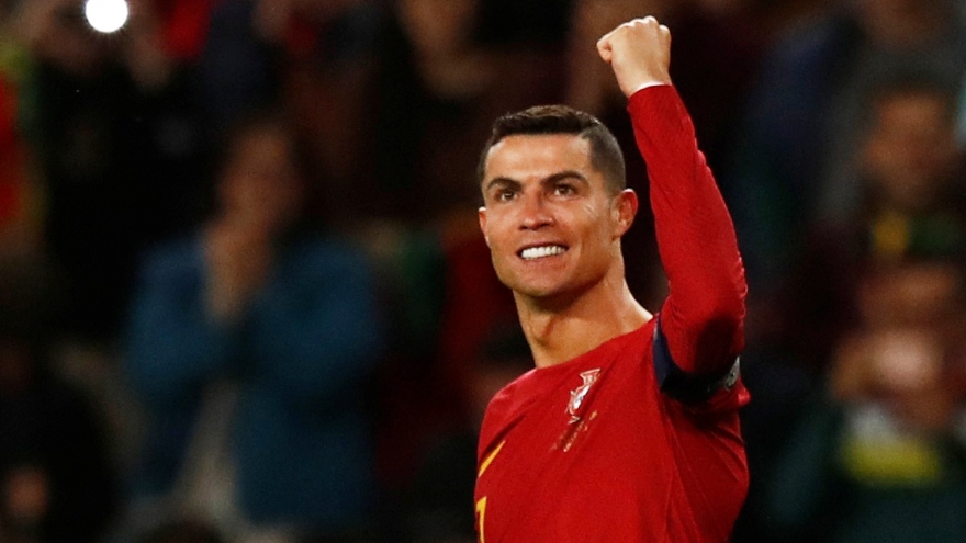 Ronaldo ghi cú đúp, Bồ Đào Nha thắng hủy diệt Liechtenstein