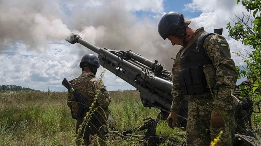 Ukraine khai hỏa súng hạng nặng, ồ ạt tấn công cứ điểm của Nga