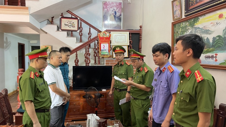 Khởi tố bí thư chi bộ thôn và nguyên chủ tịch UBND xã ở Bắc Giang