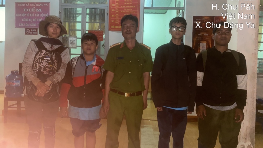 3 chị em lạc đường khi leo núi Chư Nâm được cứu trong đêm