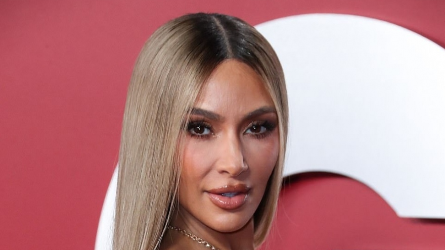 Kim Kardashian lấy lại vẻ nữ tính sau danh hiệu "Người đàn ông của năm"