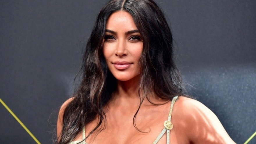 Kim Kardashian "thề" sẽ độc thân thêm một năm nữa