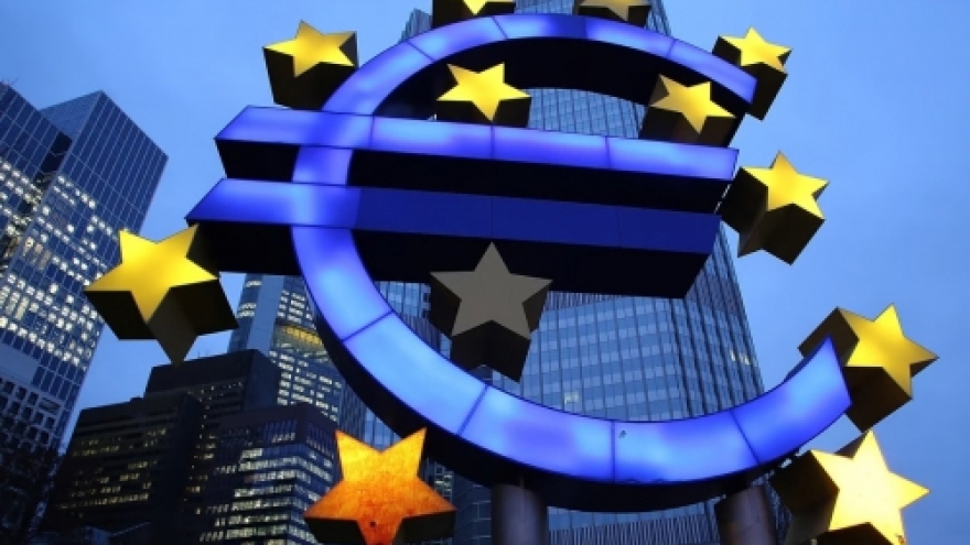 ECB dự báo kinh tế Eurozone đã chạm đáy, triển vọng yếu