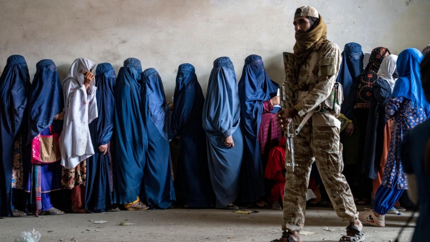 Taliban sẽ phạt phụ nữ ngoại tình bị ném đá đến chết ở nơi công cộng