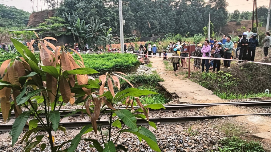Đi xe đạp băng qua đường sắt, 2 chị em ở Lào Cai tử vong
