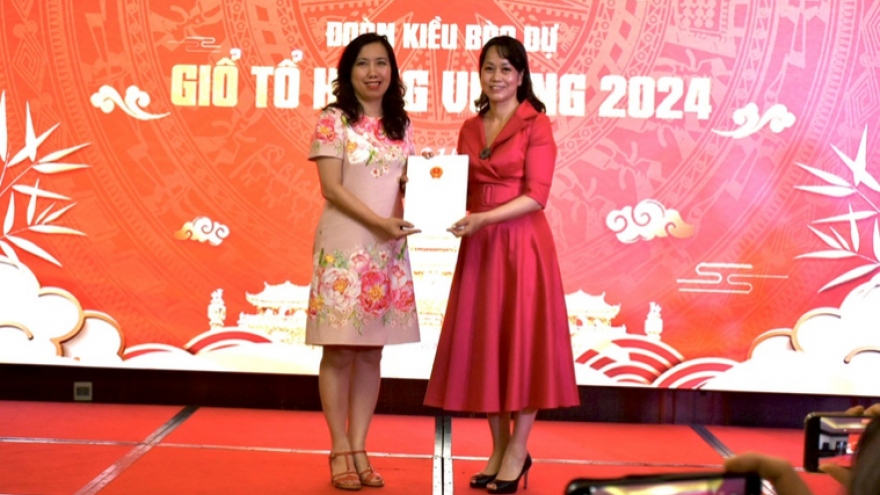 Bộ Ngoại giao chúc mừng người gốc Việt đầu tiên trúng cử Hội đồng quận ở Ba Lan