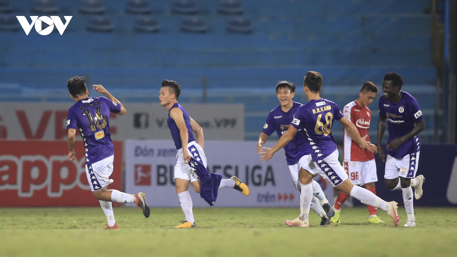 Toàn cảnh Hà Nội FC 2-0 TPHCM: Sự khác biệt mang tên Quang Hải