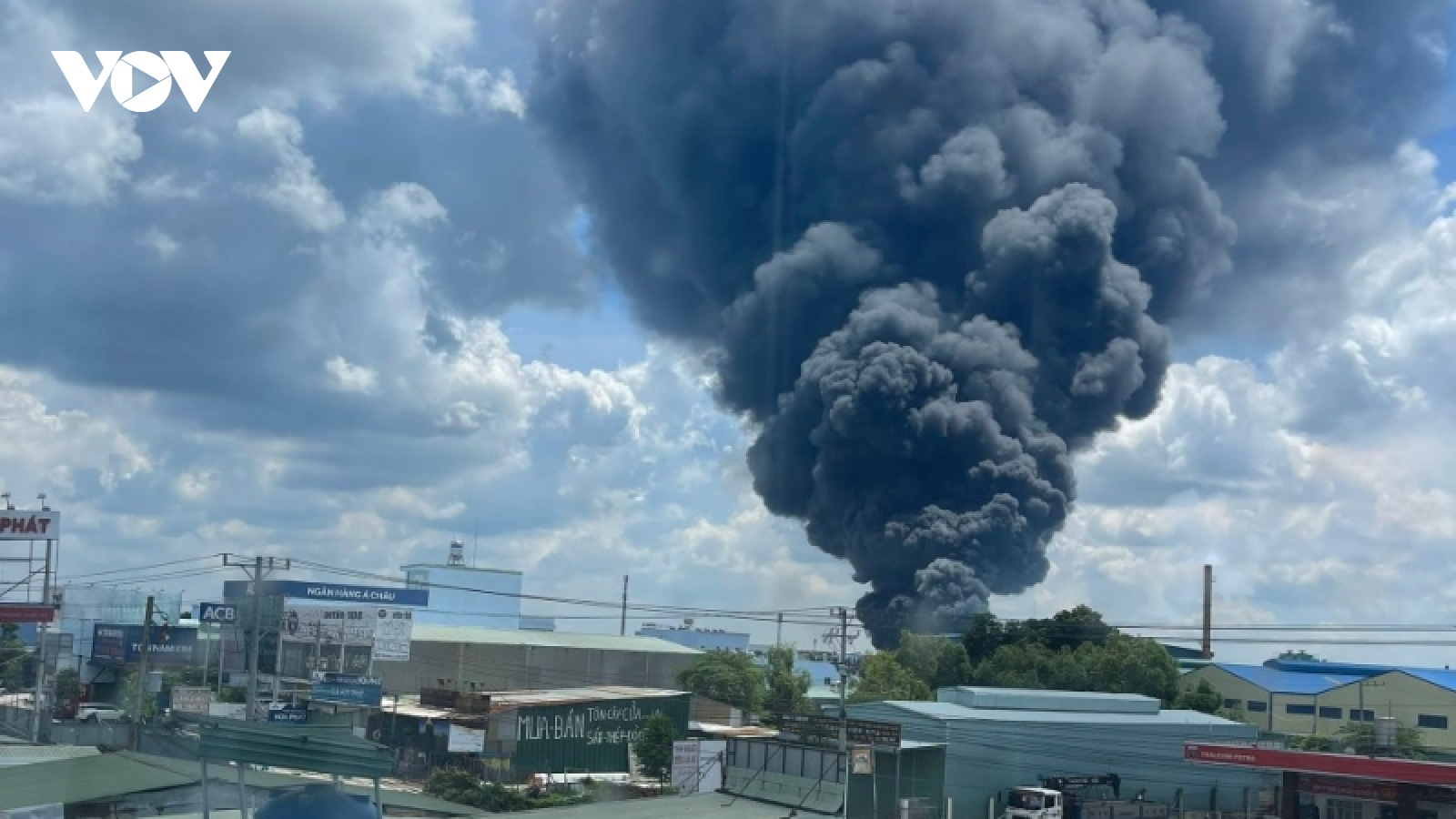 Cháy lớn tại công ty sản xuất mút xốp trong KCN ở Bình Dương