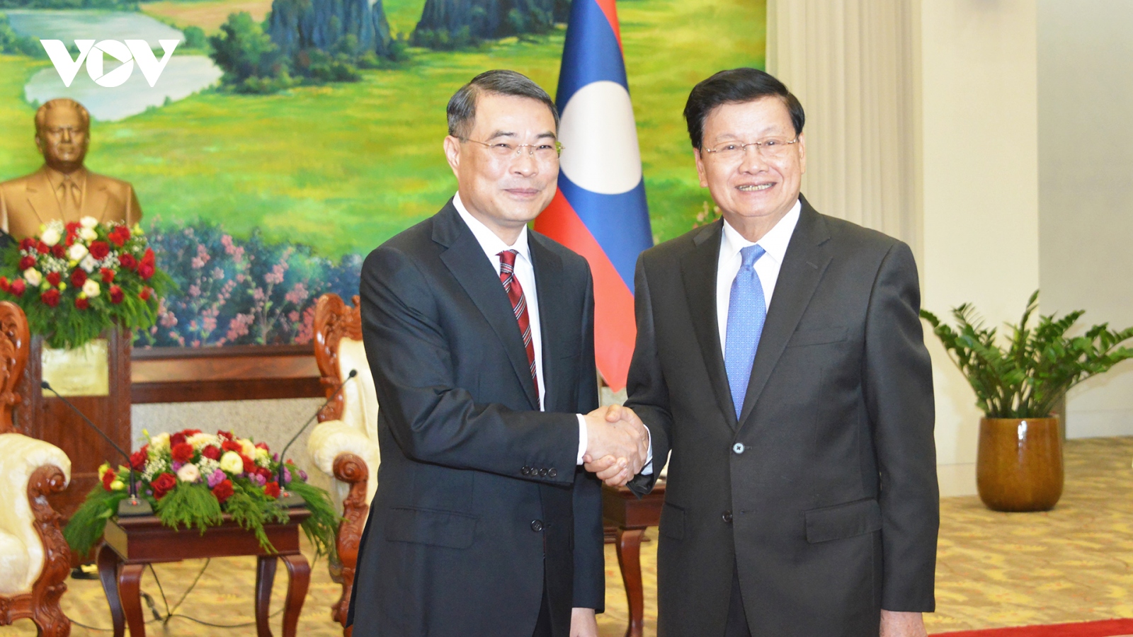 Tổng Bí thư, Chủ tịch nước Lào tiếp Chánh Văn phòng TW Đảng Cộng sản Việt Nam