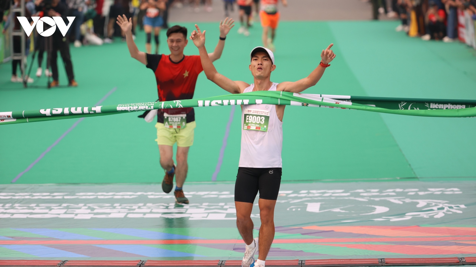 Hoàng Nguyên Thanh qua mặt đàn anh Nguyễn Văn Lai ở giải VĐQG Marathon báo Tiền Phong