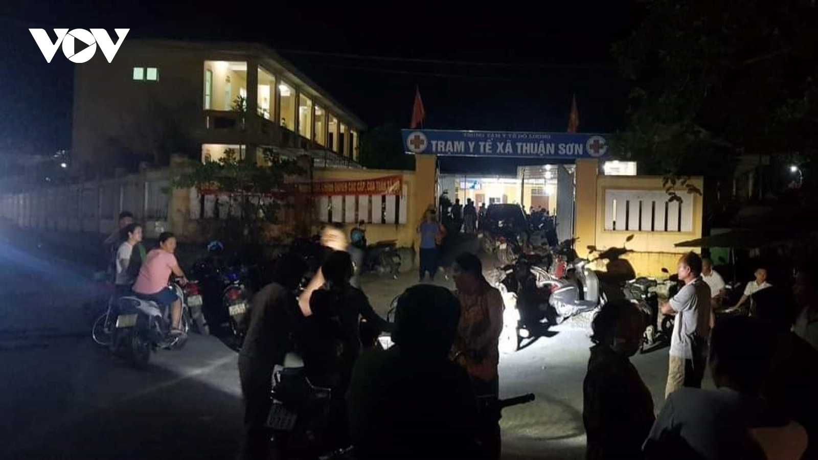 Hơn 50 trẻ mầm non ở Nghệ An nhập viện trong đêm, nghi bị ngộ độc
