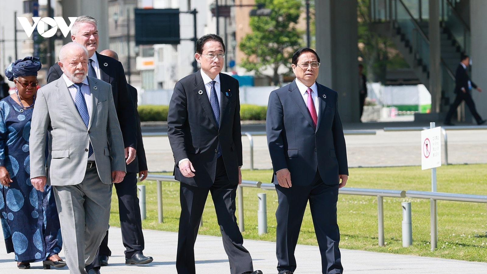 Thủ tướng và trưởng đoàn các nước thăm Công viên tưởng niệm hòa bình Hiroshima