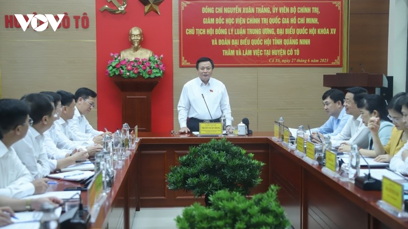 Ông Nguyễn Xuân Thắng làm việc với huyện đảo Cô Tô