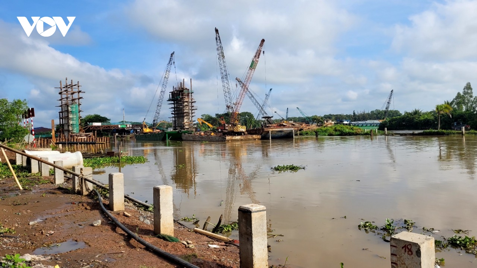 Công trình thủy lợi tại kênh Nguyễn Tấn Thành đẩy nhanh tiến độ để ngăn mặn