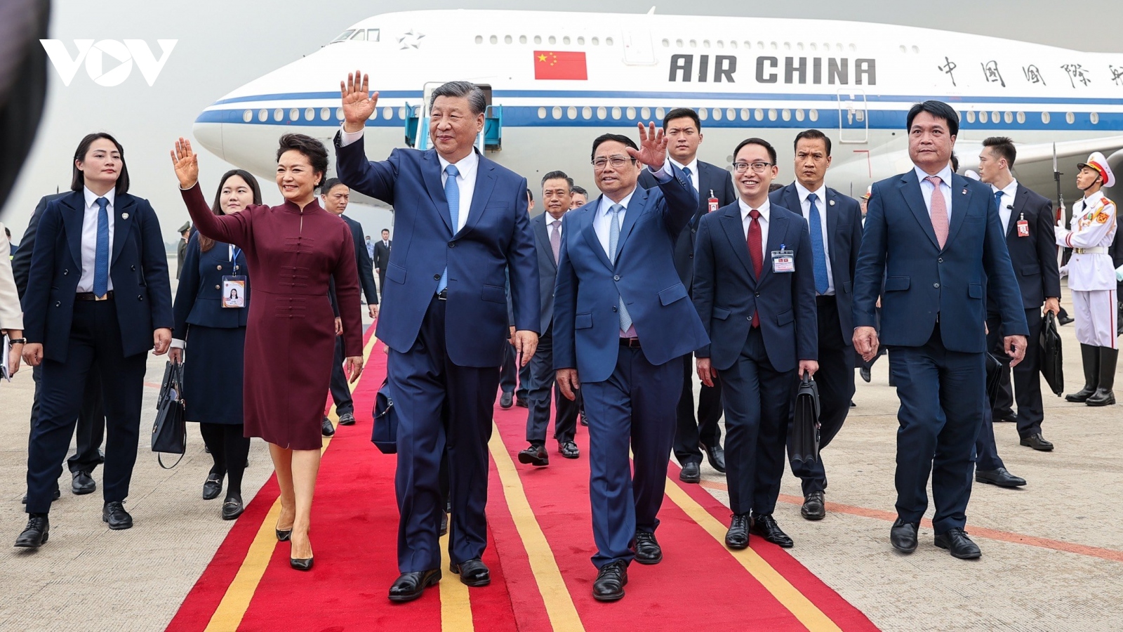 Thủ tướng Phạm Minh Chính đón Tổng Bí thư, Chủ tịch Trung Quốc Tập Cận Bình tại sân bay Nội Bài