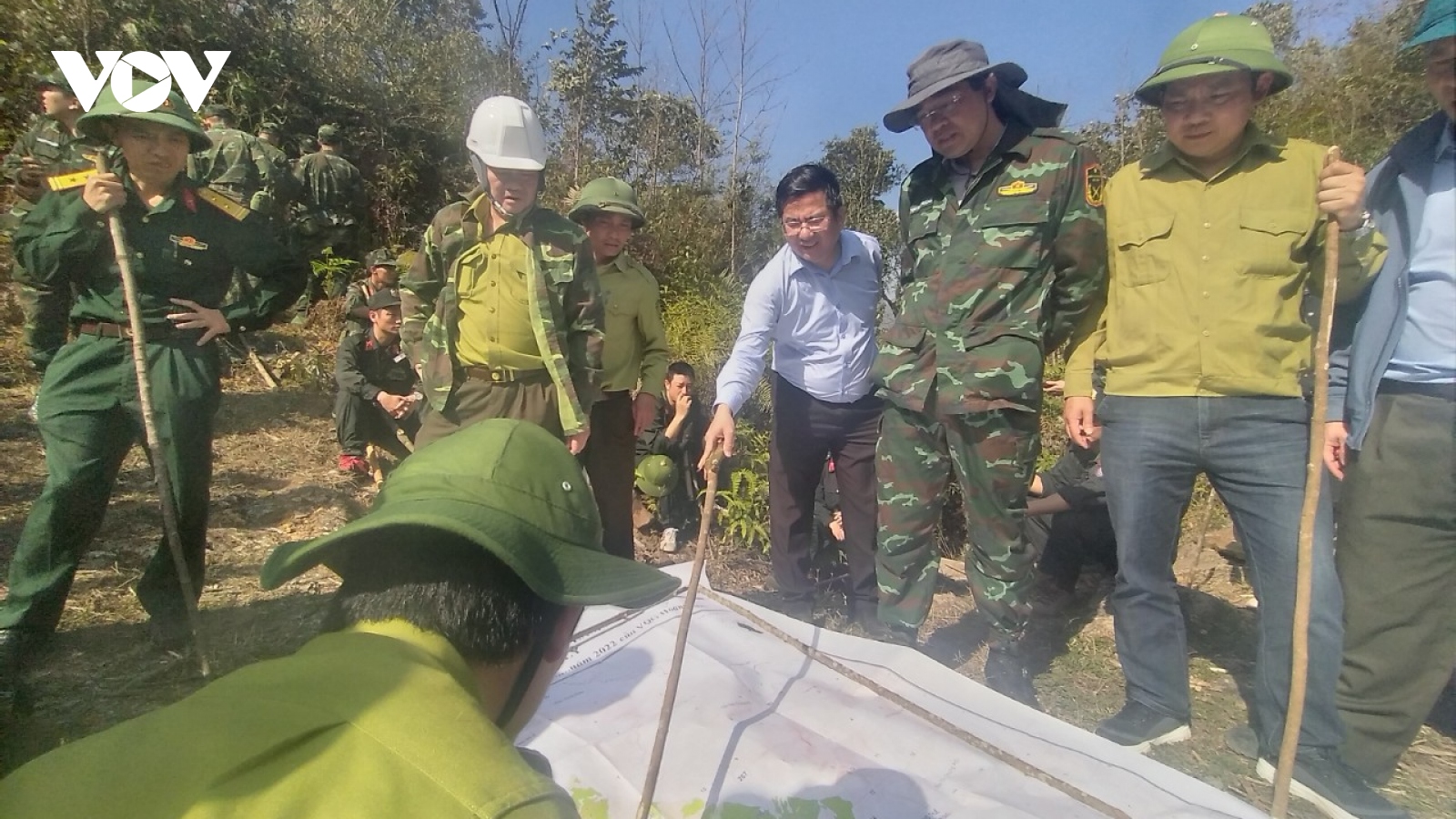 Chủ tịch UBND tỉnh Lào Cai trực tiếp chỉ đạo chữa cháy trên rừng Hoàng Liên
