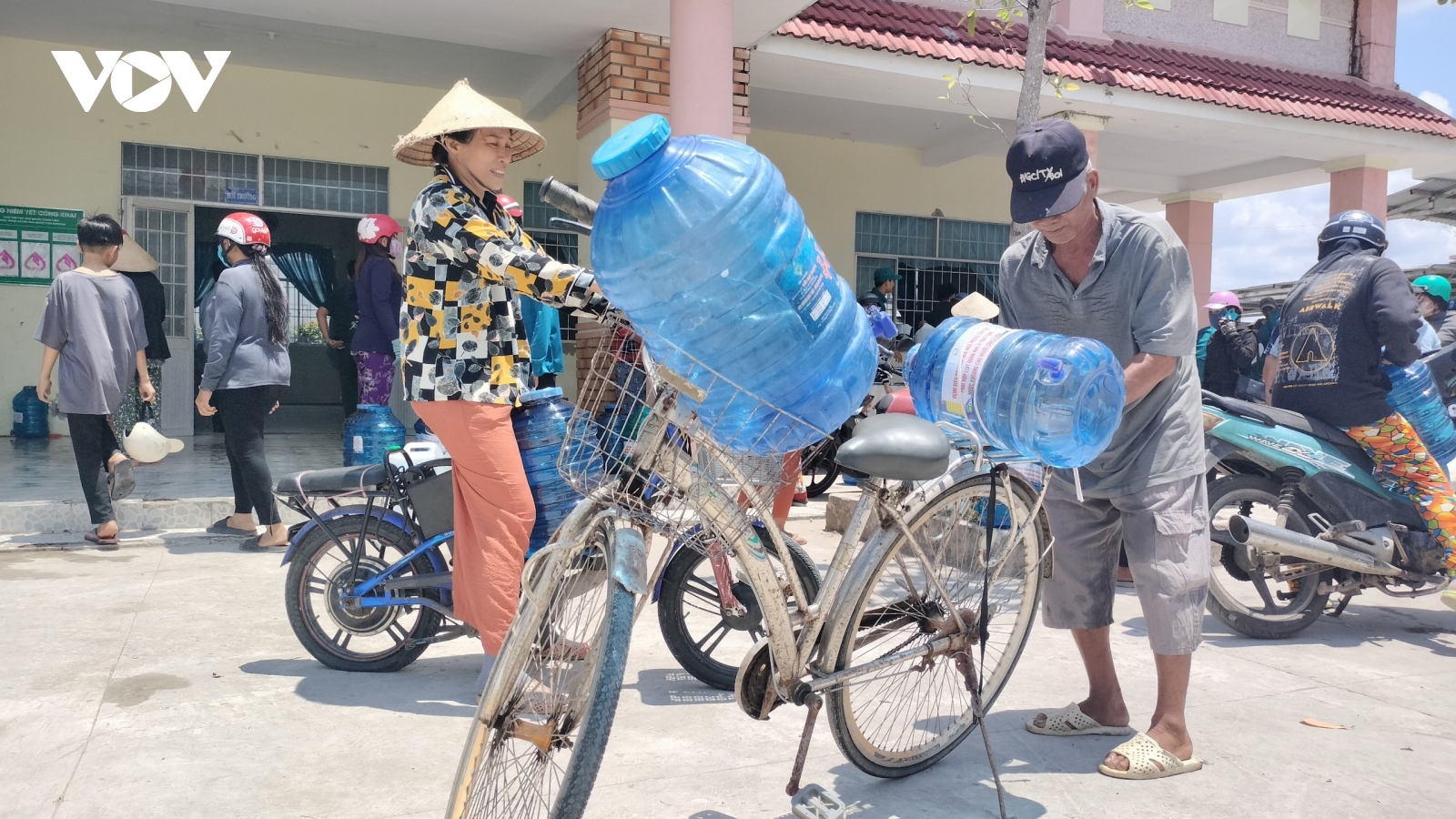 Chung sức giải cơn khát mùa khô ở Cà Mau