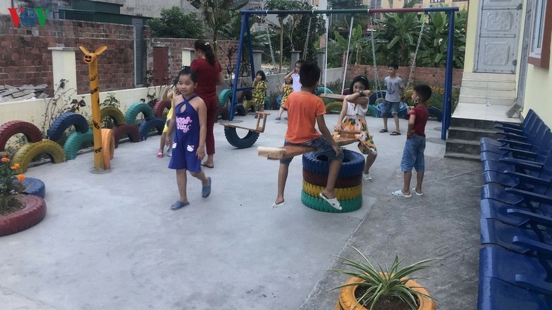 Sân chơi cho trẻ em từ vật liệu tái chế
