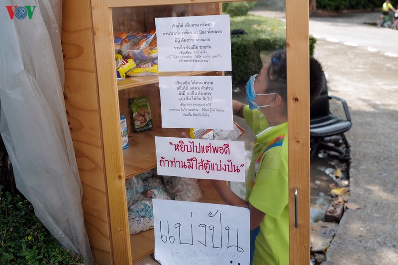 Mô hình tủ ăn từ thiện hỗ trợ Covid-19 lan rộng tại Thái Lan