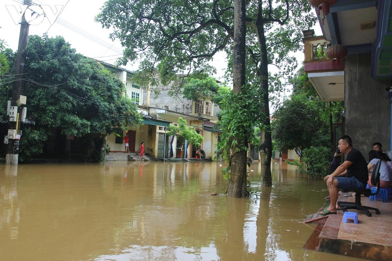Ngán cảnh ngập lũ, người dân Yên Bái mong mỏi nâng cao đường Thanh Niên