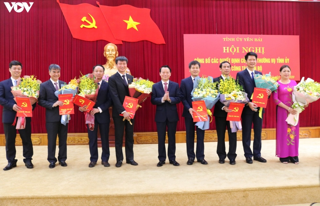 Giới thiệu ông Trần Huy Tuấn để bầu giữ chức Chủ tịch tỉnh Yên Bái