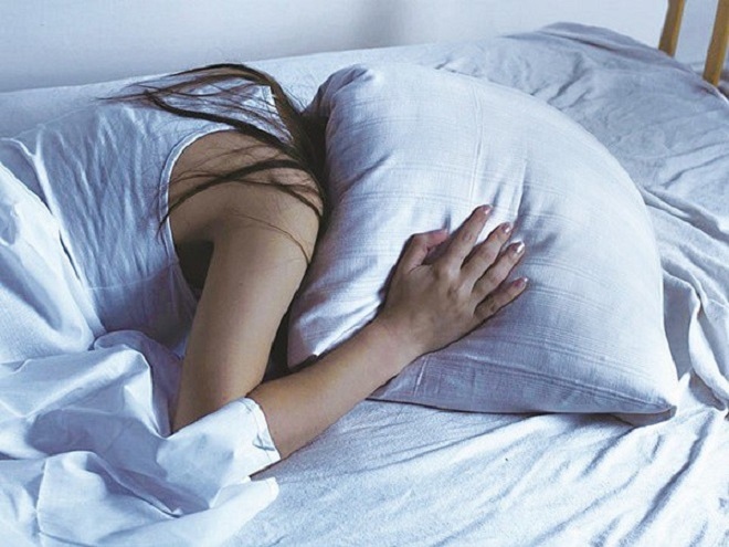 8 thói quen xấu vô tình khiến bạn tăng cân khi ngủ