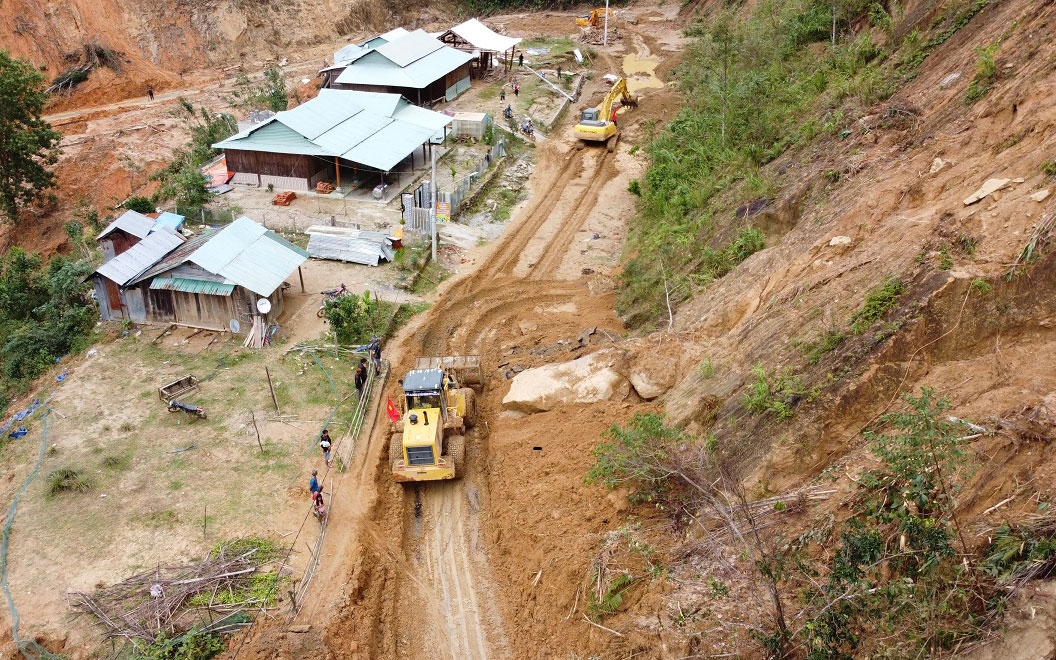 Đất chảy và sạt lở núi ở Miền Trung: Tránh rủi ro từ sạt lở núi
