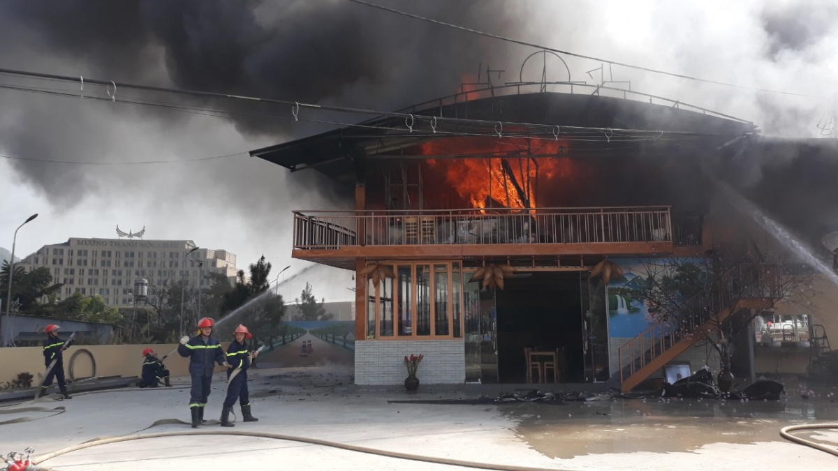Kịp thời dập tắt đám cháy tại nhà hàng cá hồi ở Mộc Châu