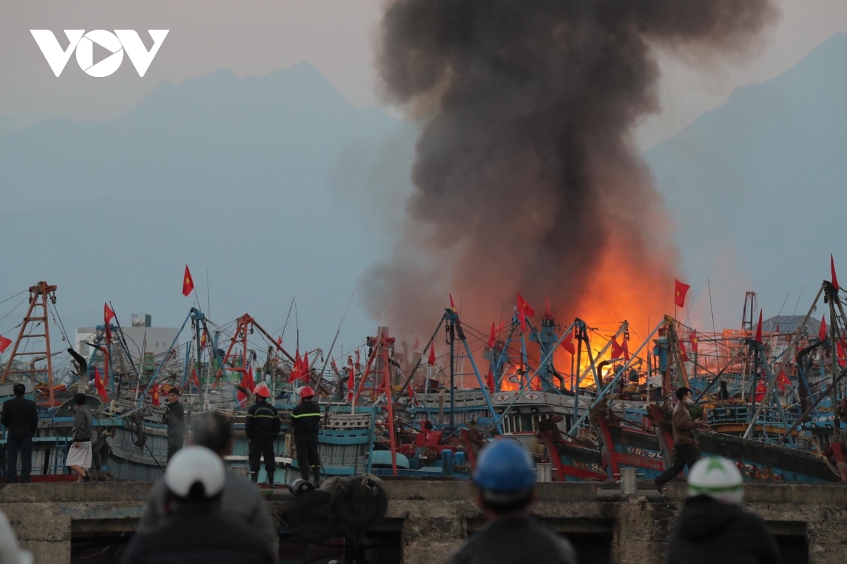 Đà Nẵng hỗ trợ chủ tàu cá Bình Định bị cháy tàu ở âu thuyền Thọ Quang