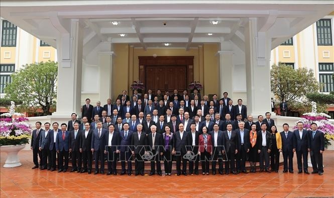 Bộ Chính trị, Ban Bí thư gặp mặt thân mật các Ủy viên Trung ương không tái cử khóa XIII