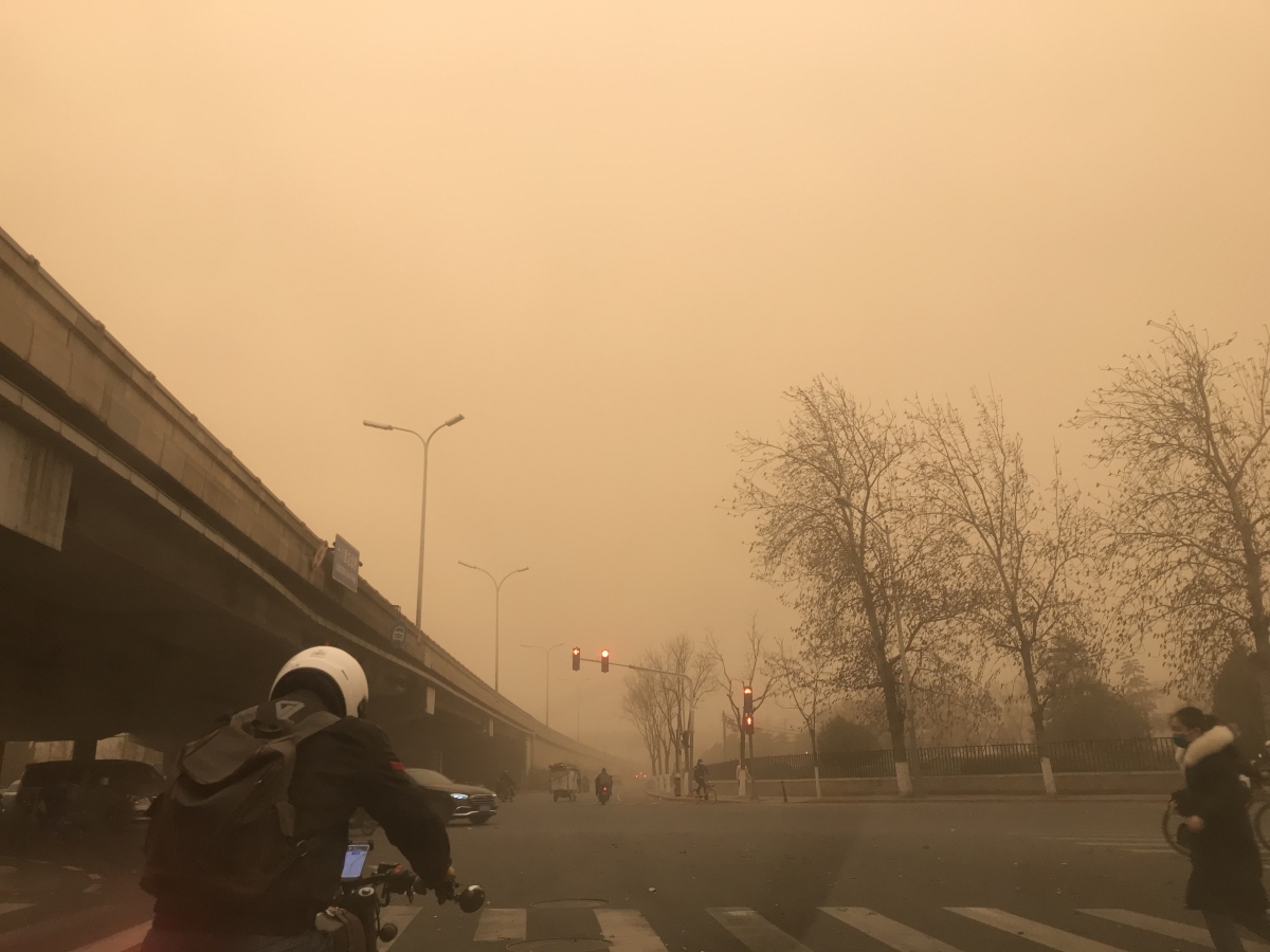 Thủ đô Bắc Kinh (Trung Quốc) chìm trong bão cát