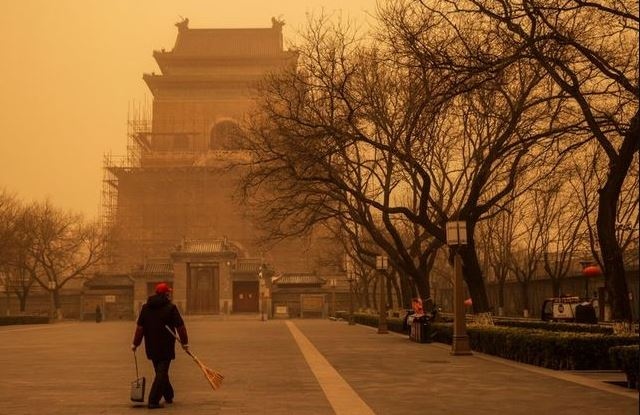 Thủ đô Bắc Kinh (Trung Quốc) hứng chịu trận bão cát lớn nhất trong 1 thập kỷ