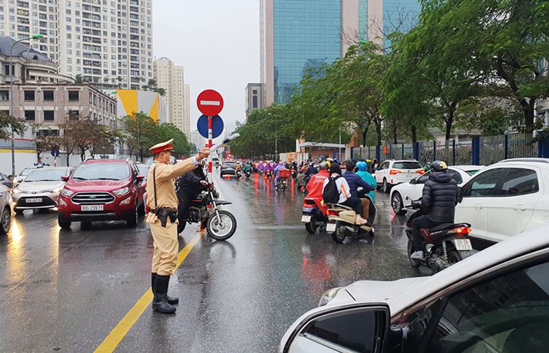 Hà Nội không để học sinh tới trường muộn vì tắc đường
