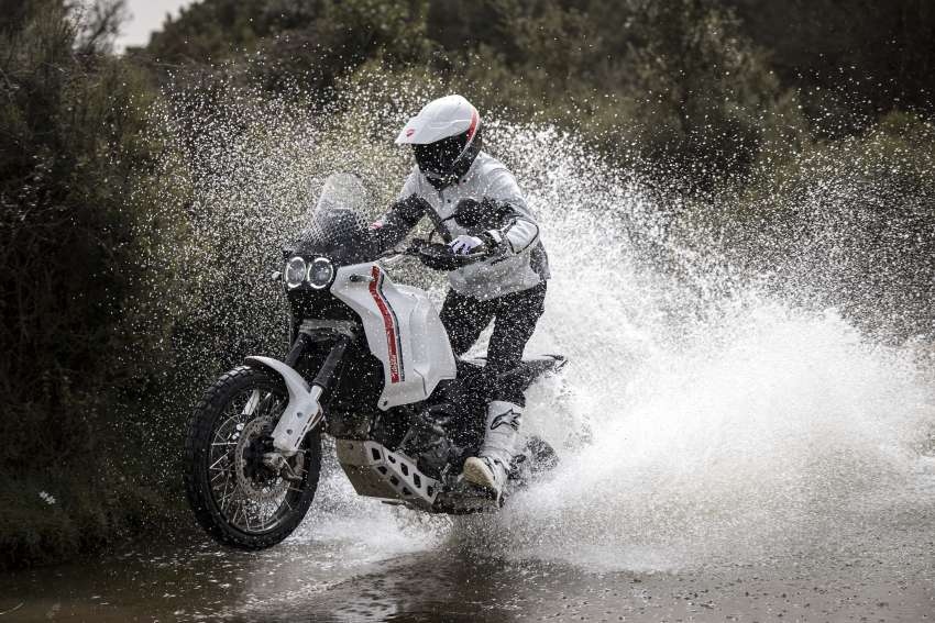 Ducati Desert-X 2023 - Mẫu xe cho người thích khám phá