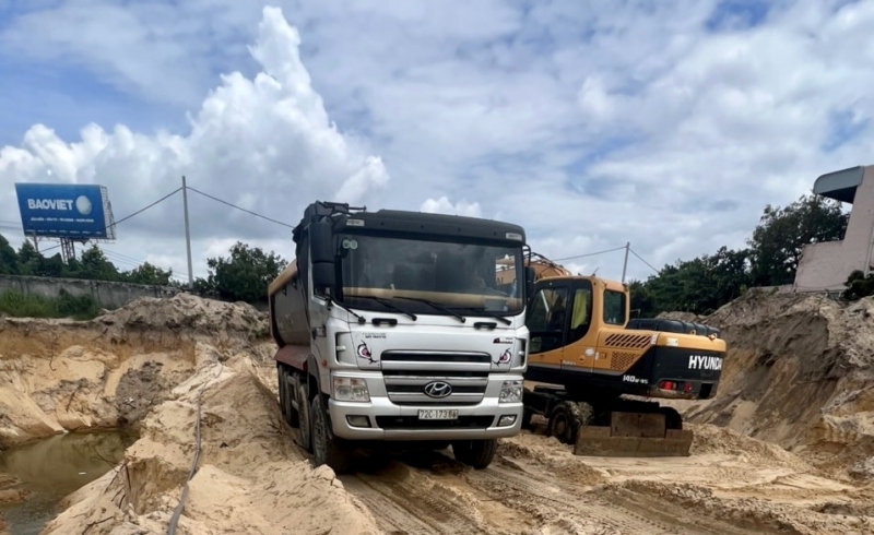 Bắt quả tang 2 phương tiện khai thác cát trái phép ở Bà Rịa – Vũng Tàu