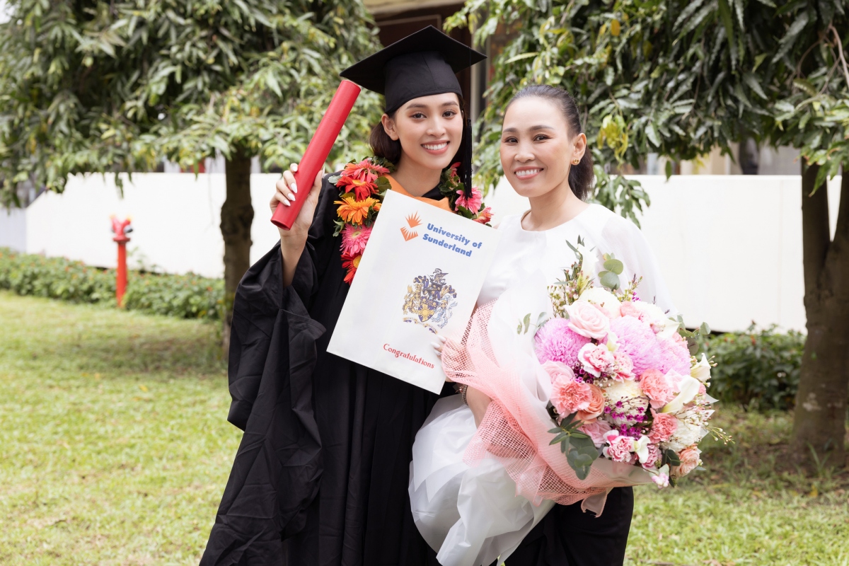 Hoa hậu Tiểu Vy tốt nghiệp đại học