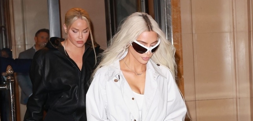 Kim Kardashian nhuộm tóc bạch kim, lên đồ sành điệu đi ăn tối cùng bạn bè