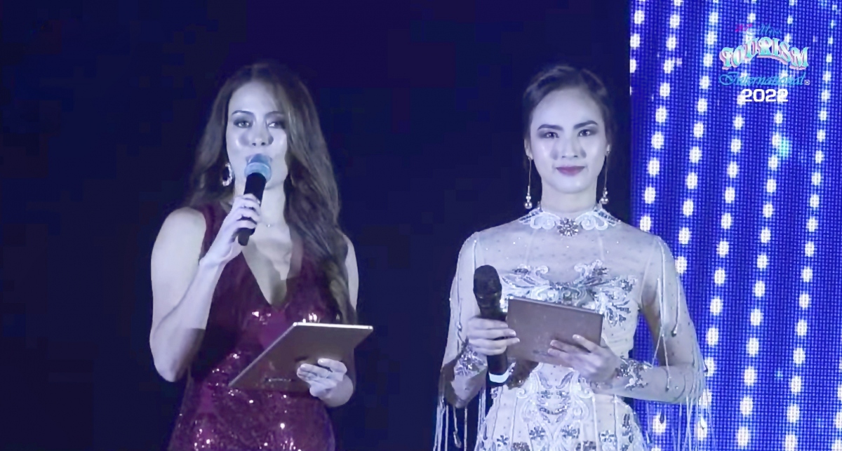 MC Quỳnh Nga "bắn tiếng Anh" trong chung kết Hoa hậu Du lịch Quốc tế 2022