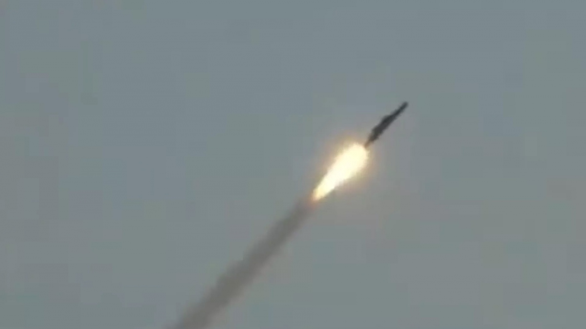 Iran tiết lộ tên lửa siêu thanh tầm xa mới có tầm bắn 1.650km
