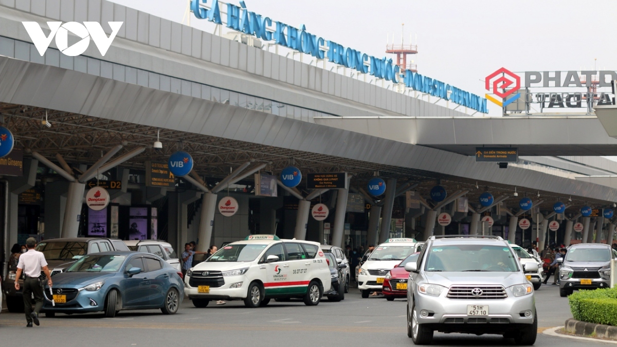 Thu phí taxi vào sân bay: “Trăm dâu lại đổ đầu” hành khách