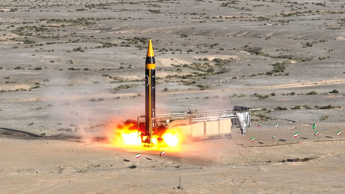 Iran tuyên bố phóng thành công tên lửa đạn đạo tầm bắn 2.000km