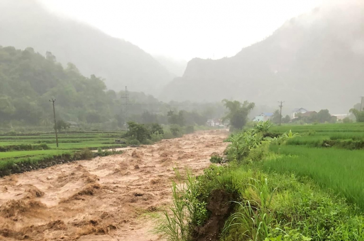 Sạt lở, tắc đường chưa thể khắc phục do mưa lớn ở Sơn La