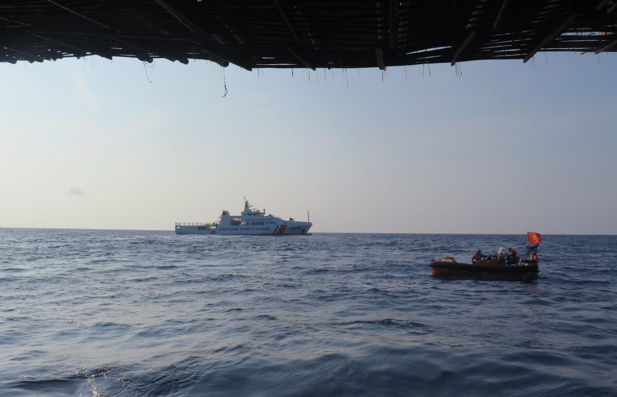 Chìm tàu khiến 13 ngư dân mất tích: Tàu Cảnh sát biển kết thúc tìm kiếm