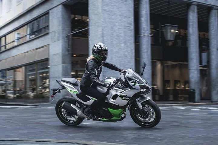 Ảnh chi tiết Kawasaki Ninja 7 Hybrid 2024 - xe mô tô siêu tiết kiệm