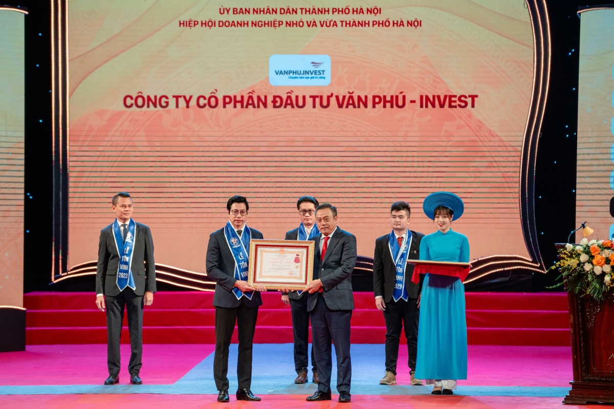 Văn Phú - Invest đón nhận Huân chương lao động hạng Ba