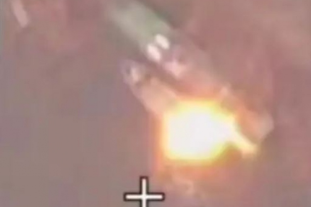Khoảnh khắc UAV tự sát Nga bắn cháy tàu chiến Gyurza-M của Ukraine