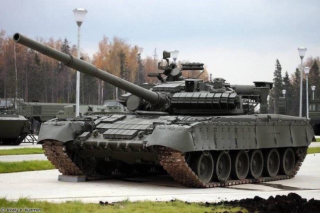 Xe tăng T-80BV của Nga ồ ạt khai hỏa phá hủy công sự Ukraine